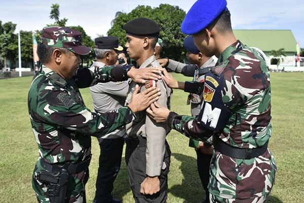 
 Tingkatkan Sinergitas, Kodam XIII/Merdeka Dan Polda Sulut Resmi Buka Pendidikan Secaba Kolaborasi TNI AD dan Polri