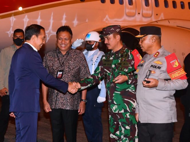 
 Pangdam XIII/Merdeka Mayjen TNI Alfred Denny Tuejeh, Sambut Kedatangan Presiden Joko Widodo 