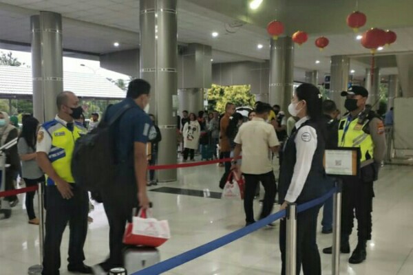 
 Cegah Tindak Pidana, Polisi Lakukan Patroli di Bandara Samrat Manado