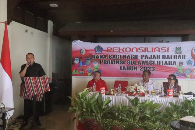 
 Wakil Walikota Tomohon Wenny Lumentut SE Buka Rapat Evaluasi dan Rekonsiliasi PAD Kota Tomohon