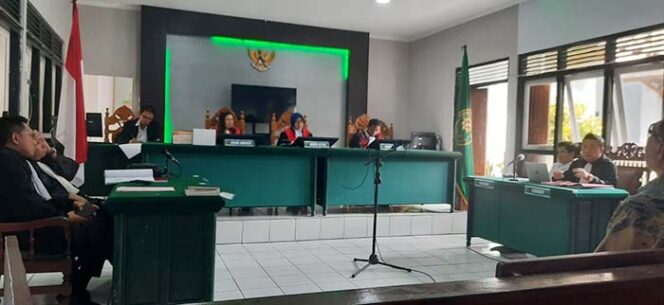 
 Foto : Saat pemeriksaan saksi Ketua HISFARSI (Himpunan Seminat Farmasi Rumah Sakit Indonesia) Provinsi Sulawesi Utara Drs Gerald Christian Parera, Apt