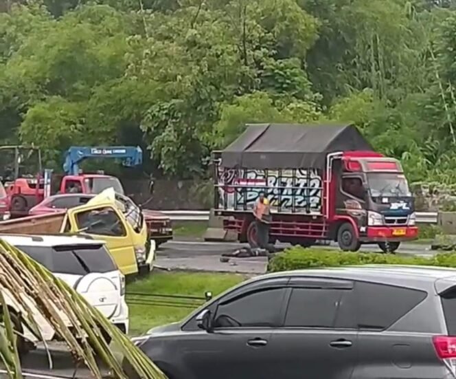 
Mobil Bos Beras di Cikulur Telah Terjadi Kecelakaan di Tol Balaraja