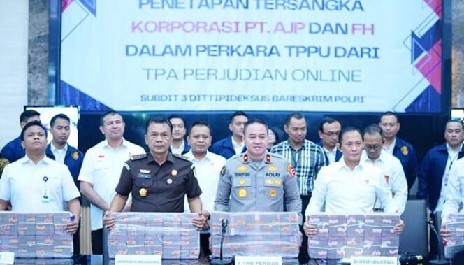 
Polri Tetapkan Perusahaan Properti PT AJP dan FH Sebagai Tersangka TPPU Judi Online, Sita Uang Rp 103,27 Miliar