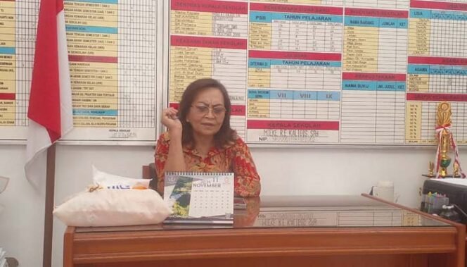 
Foto - Kepsek SMP Katolik Santa Monika Mapanget Manado Meike Kaligis S.Pd