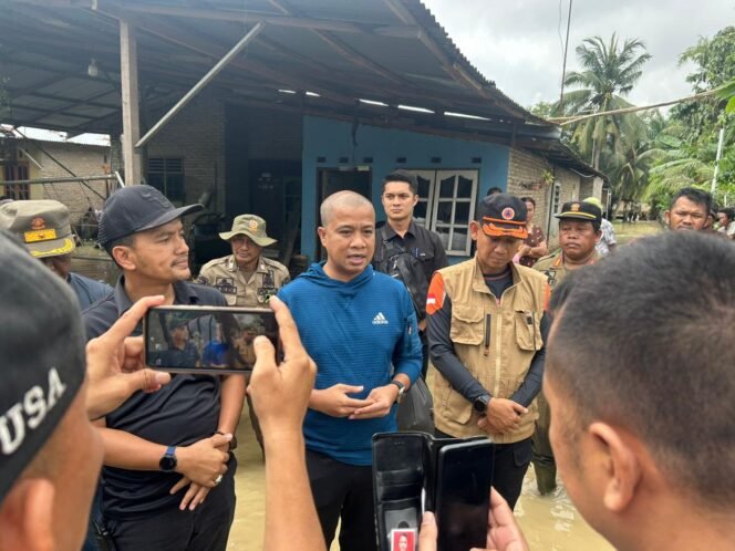 
Pj. Walikota Bersama Walikota Tebing Tinggi Terpilih  Tinjau Lokasi Banjir