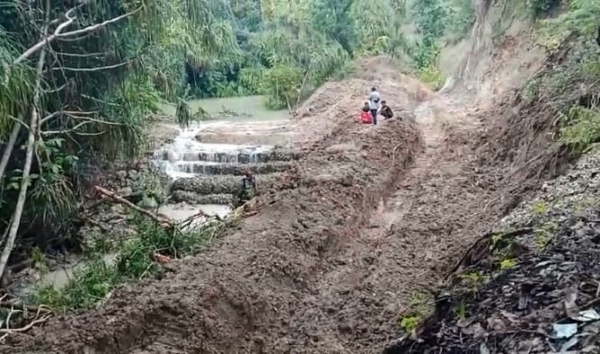 
Kejari Rote Ndao Diminta Usut Sekretaris Desa Limakoli Atris Kiuk Dan Dua Pj Desa Terkait Dugaan Penyelewengan Anggaran Dua Bendungan