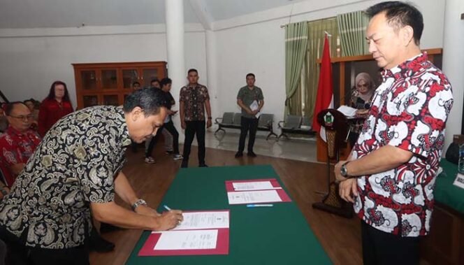 
Walikota Caroll Senduk Hadiri Kegiatan Penandatanganan Perjanjian Kinerja Pemerintah Kota Tomohon Tahun 2025