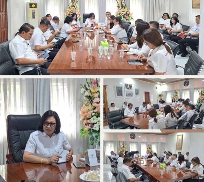 
Sekda Lynda Watania Pimpin Rapat Evaluasi Persiapan Paripurna dan Syukuran Bupati-Wakil Bupati Minahasa