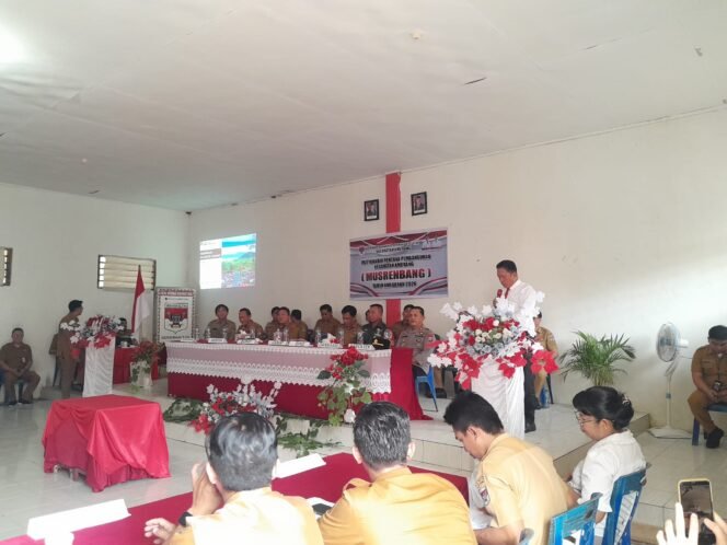 
Bupati Frangky Donny Wongkar Buka Kegiatan Musrenbang di Kecamatan Amurang