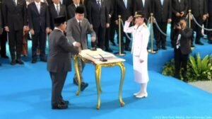 Gubernur Maluku Utara Sherlu