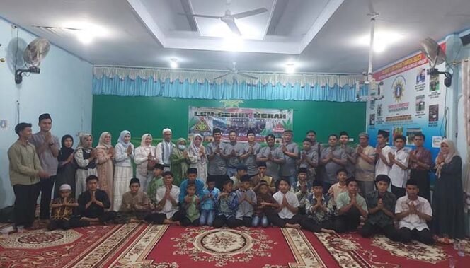 
LSM Semut Merah Gelar Buka Puasa Bersama Dengan Anak Yatim Panti Asuhan Putra Aisyiyiah Desa Sumur Anyir Kecamatan Sungai Bungkal Kota Sungai Penuh