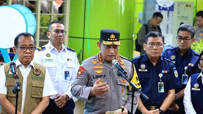 
Kapolri Perintahkan Jajaran Antisipasi Kejahatan Agar Pemudik Nyaman dan Aman