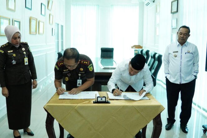 
Kajari Serahkan Eks Kantor Kejari Ke Pemkot Tebing Tinggi