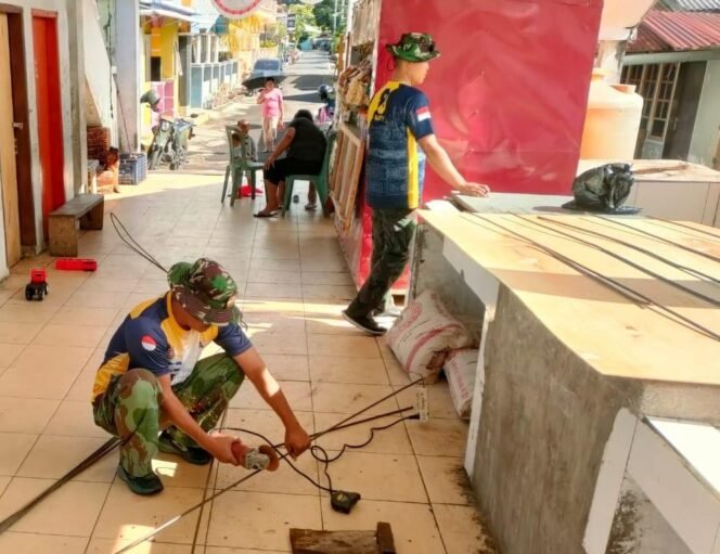 
Tak Hanya Bersihkan Lingkungan, Satgas juga  Perbaiki Irigasi di Pasar Tandurusa