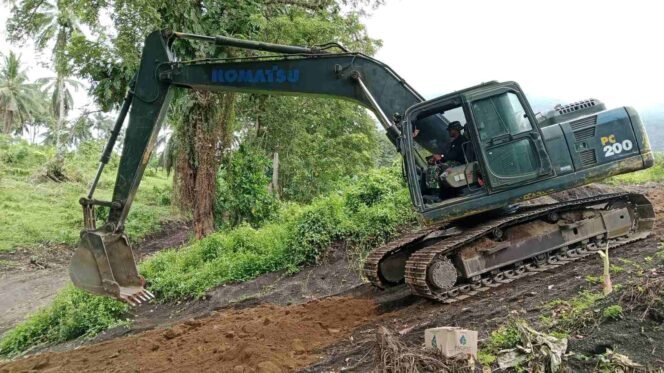
Pengerasan Badan Jalan Capai 1300 Meter, Satgas Optimis Selesai Tepat Waktu