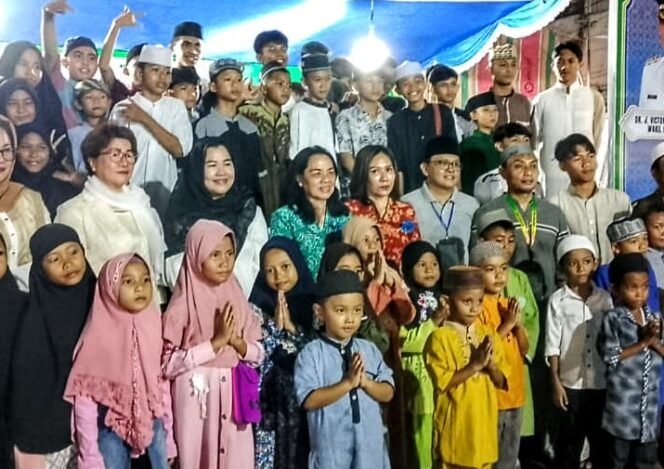 
Begini Pesan Ellen Sondakh Saat Berbuka Puasa Bersama Anak Anak Hidayatullah