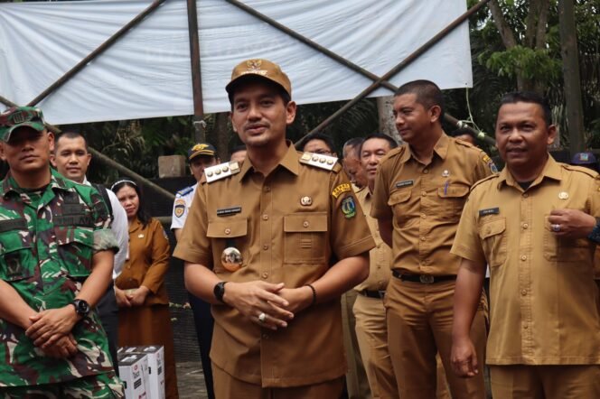 
Walikota Tebing Tinggi Serahkan Bantuan Alsintan 
