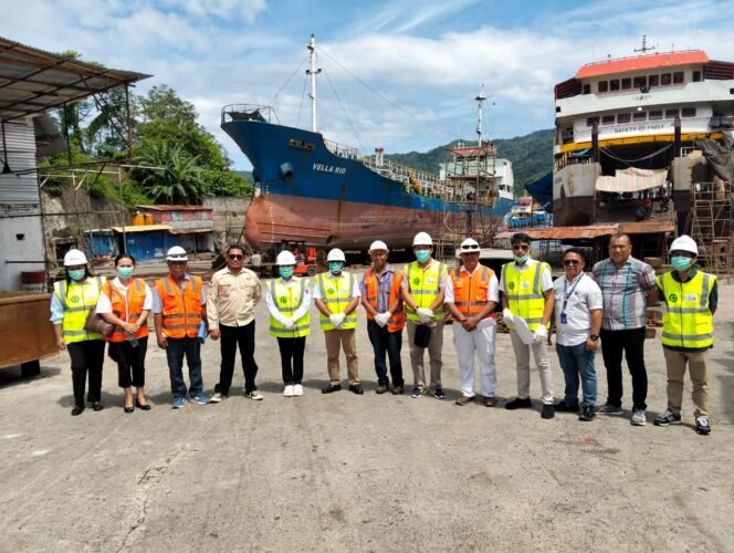 
Tinjau Lokasi Docking KMP Lokong Banua, Bupati dan Wabup Sitaro Pastikan Siap Beroperasi April 2025