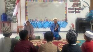 Ceramah agama Ustadz Amir Bolota didampingi Kepsek SDN 2 Kaidipang Mardiana Tonote