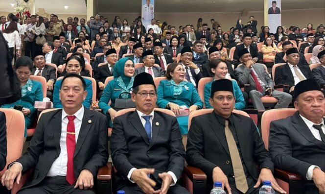 
Walikota Kotamobagu Ikut Menyaksikan Sertijab Gubernur Sulut