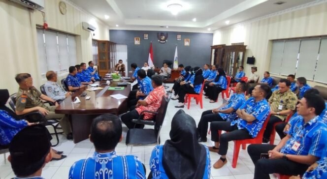 
Wali Kota Weny Gaib Kumpulkan Sangadi dan Lurah Se-Kotamobgu Seriusi Persoalan Sampah