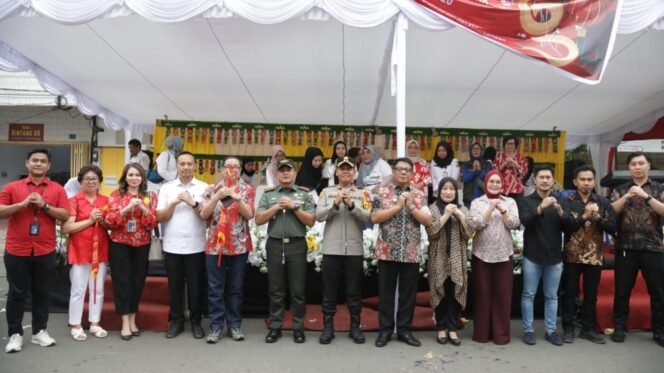 
Abdullah Mokoginta Menghadiri Festival Budaya dan Cap Go Meh