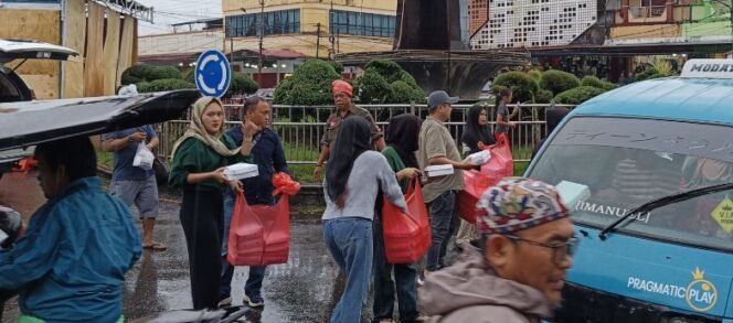 
Revan Putra Bangsawan Berbagi Takjil Buka Puasa Ramadhan 1446 Hijriah