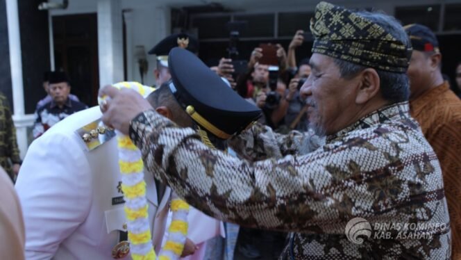 
Iringan Marhaban Sambut Kedatangan Bupati dan Wakil Bupati Asahan