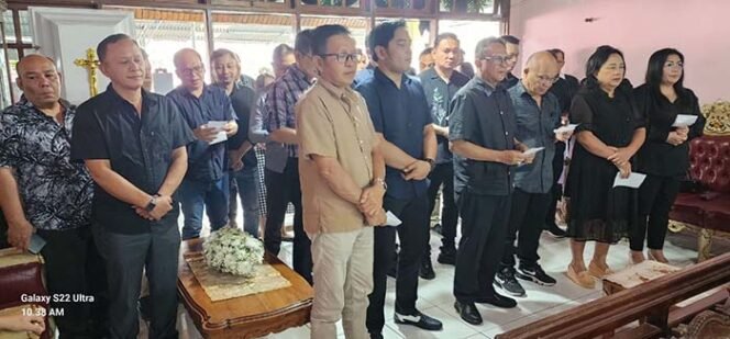 
Sekot Edwin Roring Mewakili Walikota Tomohon Hadiri Ibadah Penghiburan Atas Meninggalnya Almarhumah Cornela Rampengan