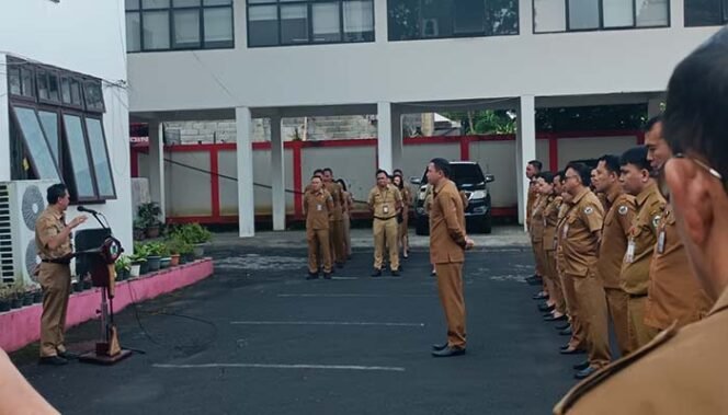 
Apel Kerja Sekretariat Daerah Kota Tomohon, Sekot Edwin Roring Sampaikan Arahan Kepada ASN