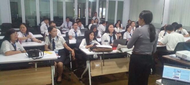 
Foto - Nara Sumber Sementara Berikan Materi didepan Ratusan Guru