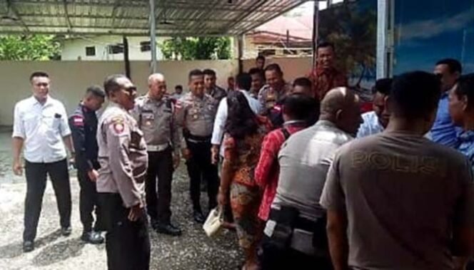 
Momen Idul Fitri, Bupati dan Wabup Rote Ndao Berkunjung ke Polres dan Lanal Pulau Rote