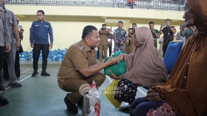 
Pemerintah Kabupaten Asahan Menyerahkan Bantuan Beras Kepada 1000 Kaum Dhuafa