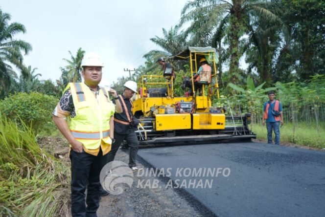 
Wakil Bupati Kabupaten Asahan Tinjau Pelaksanaan Peningkatan Infrastruktur Jalan