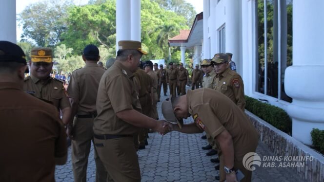 
Bupati Asahan Pimpin Apel Perdana