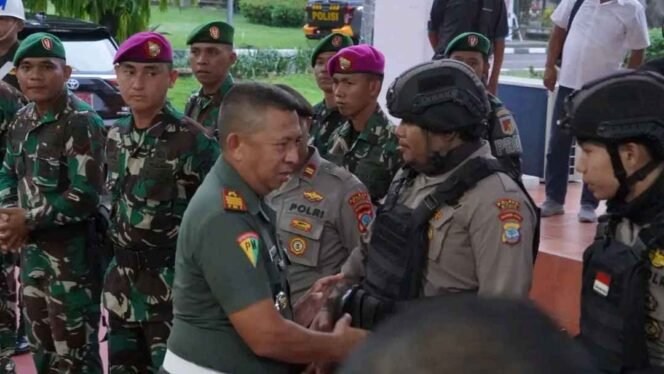
Patroli Gabungan Tim Pengendali Keamanan Kota Bitung Kembali Kondusif