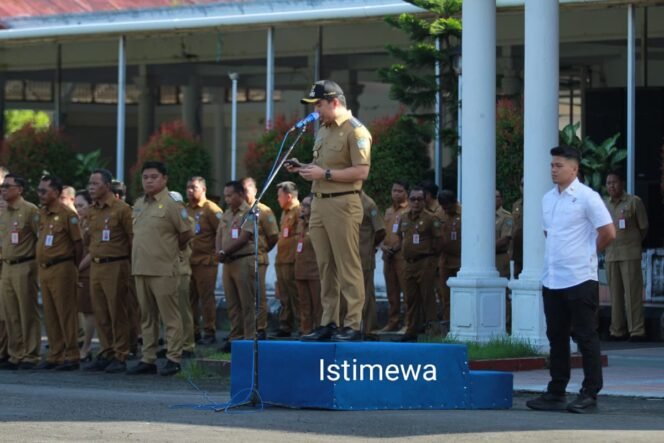 
Apel Awal Bulan Pemkab Sangihe, Thungari Tekankan Kedisiplinan 