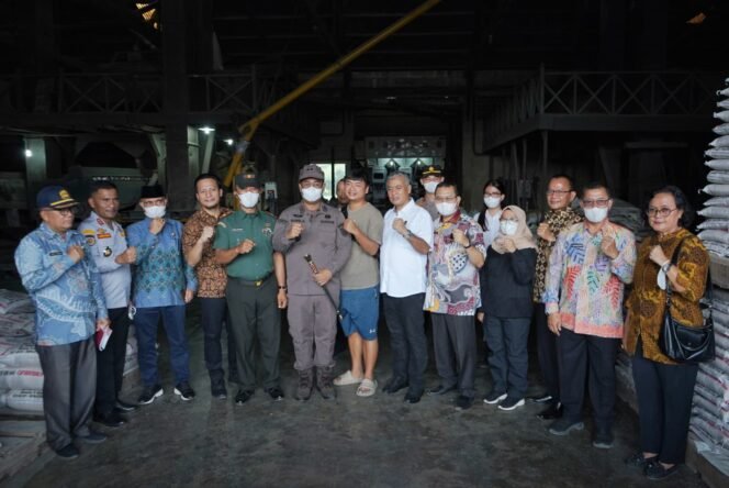 
Forkopimda Kabupaten Asahan Sidak Pasar dan Pantau Harga Bahan Pokok Jelang Hari Raya Idul Fitri 1446 H/2025 M