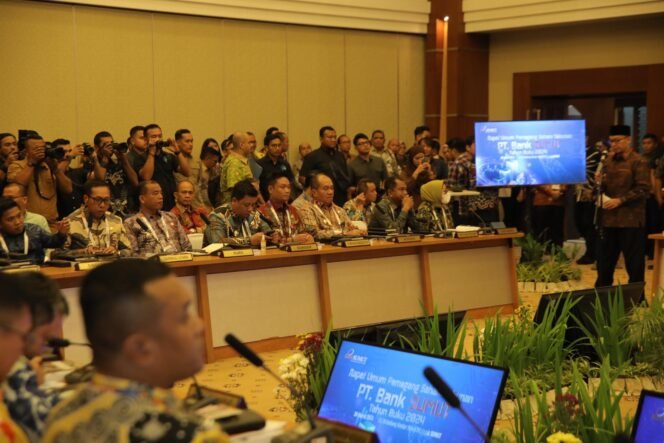 
Bupati Asahan Ikuti RUPS Bank Sumut