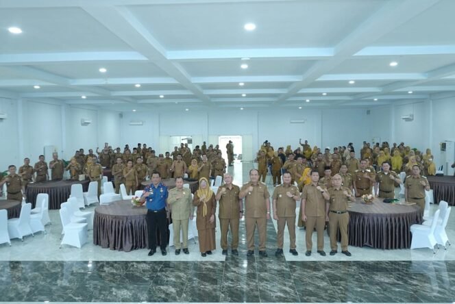 
Bupati Asahan Dan Wakil Bupati Asahan Ikuti Penyerahan SPPT PBB-P2 Tahun 2025.