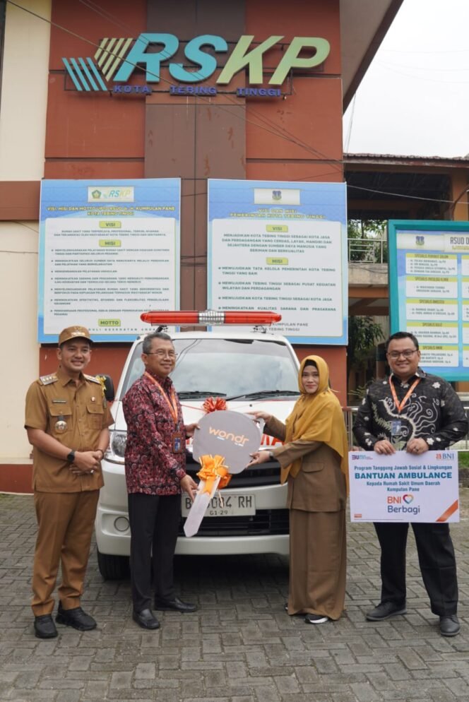 
RSUD Kumpulan Pane Terima Bantuan Ambulans Dari CSR BNI