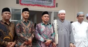 Foto bersama pejabat Pemkab Bolmong Utara dengan Ketua Yayasan Alkhairat Sulteng