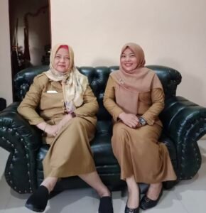 Kadis Perindagkop Bolmong Utara dengan Staf