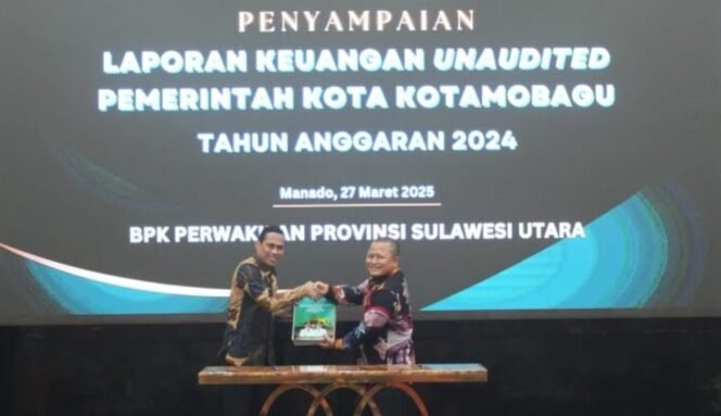 
Wali Kota Weny Gaib Menyerahkan dokumen LKPD TA 2024