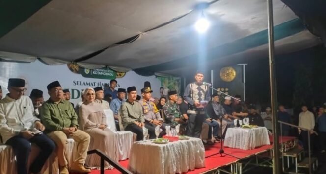 
Wali Kota dan Wakil Wali Kota Kotamobagu Weny -Rendi Lepas Pawai Takbir Keliling