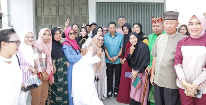 
Perayaan Hari Raya Pinogiot, Wali Kota Weny Gaib Silahturahmi dengan Masyarakat Biga