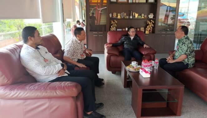 
Wali Kota Wenny Gaib Temui Direksi Lion Air