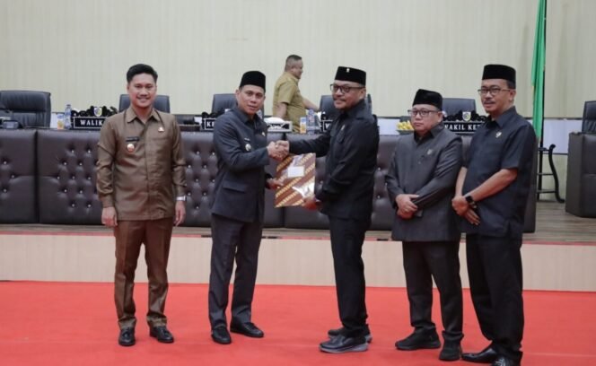 
Pemkot dan DPRD Kotamobagu Tandatangani Nota Kesepakatan Rancangan Awal RPJMD