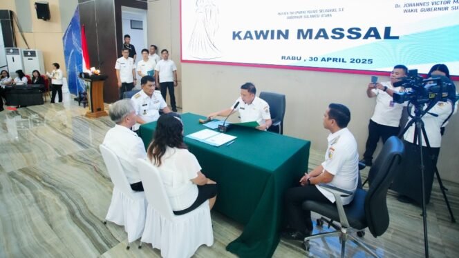 
Weny Gaib Jadi Saksi Nikah Massal Pemprov Sulut