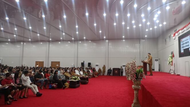 
Bakar Semangat Peserta CPMI Jepang, Bupati Ronald Kandoli Sebut Pernah Menjadi Pencuci Mobil